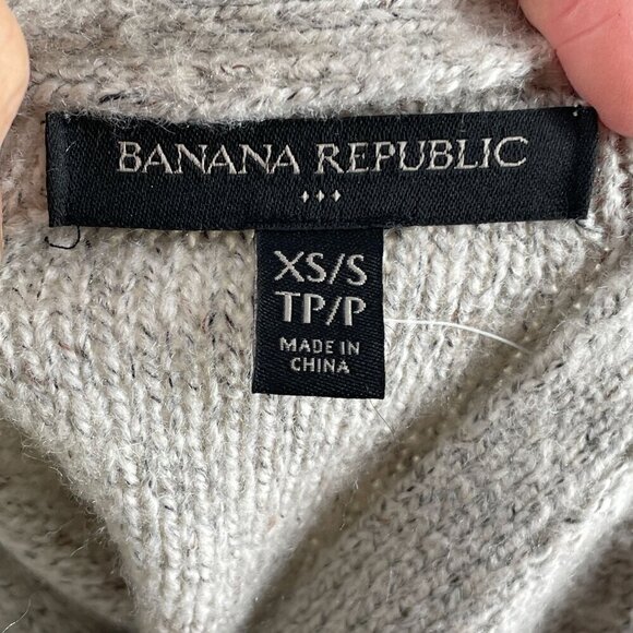 NWT Banana Republic Grey Melange Sweater Knit Poncho V-Neck Popover Fringed XS/S - Picture 6 of 8